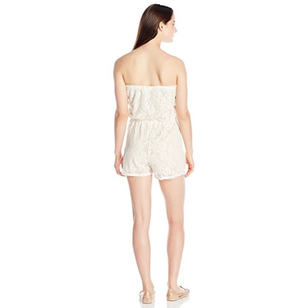 *NEW* Sleeveless lace romper - Picture 3 of 5